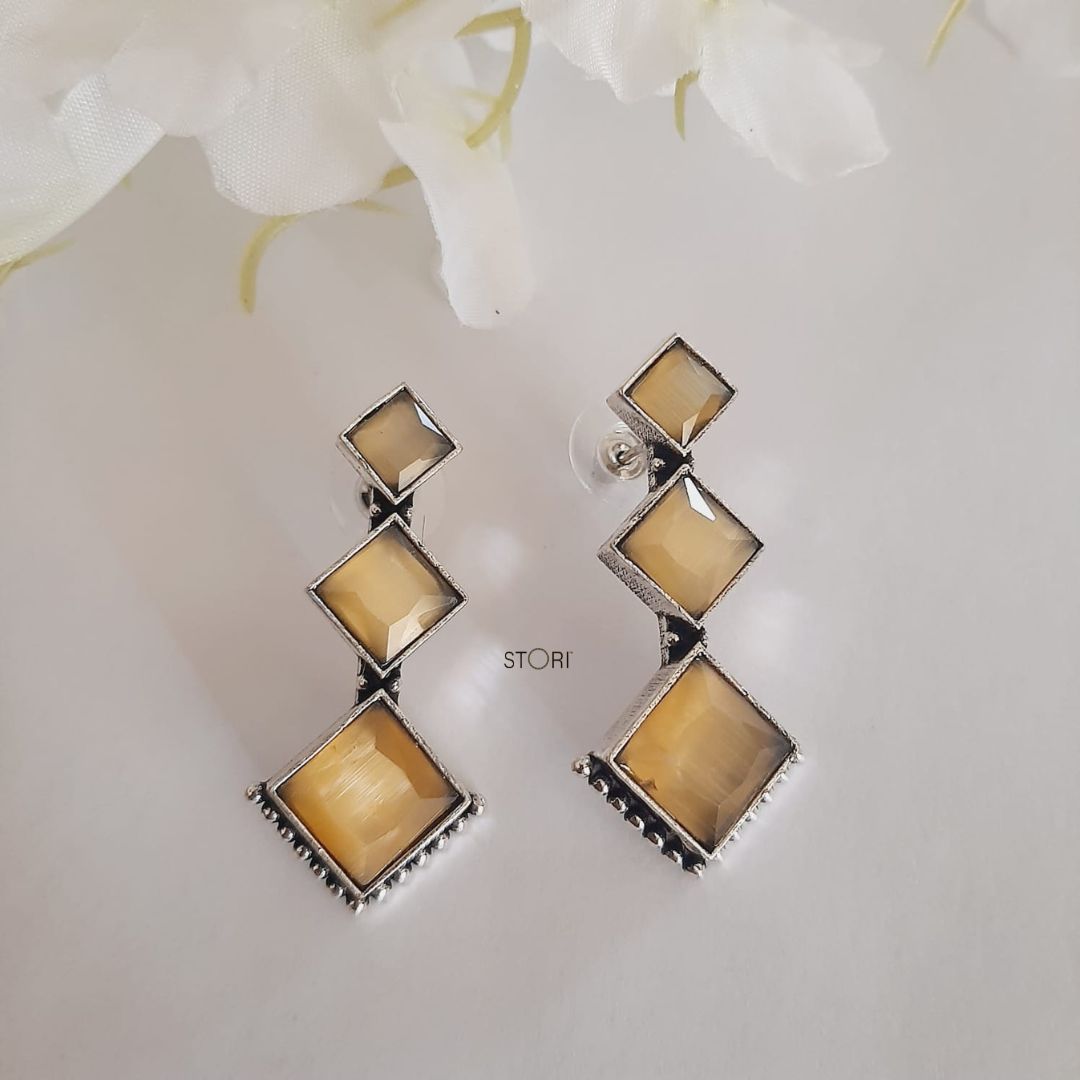 Raavi Rhombus 3-Layered Monalisa Stone Earrings