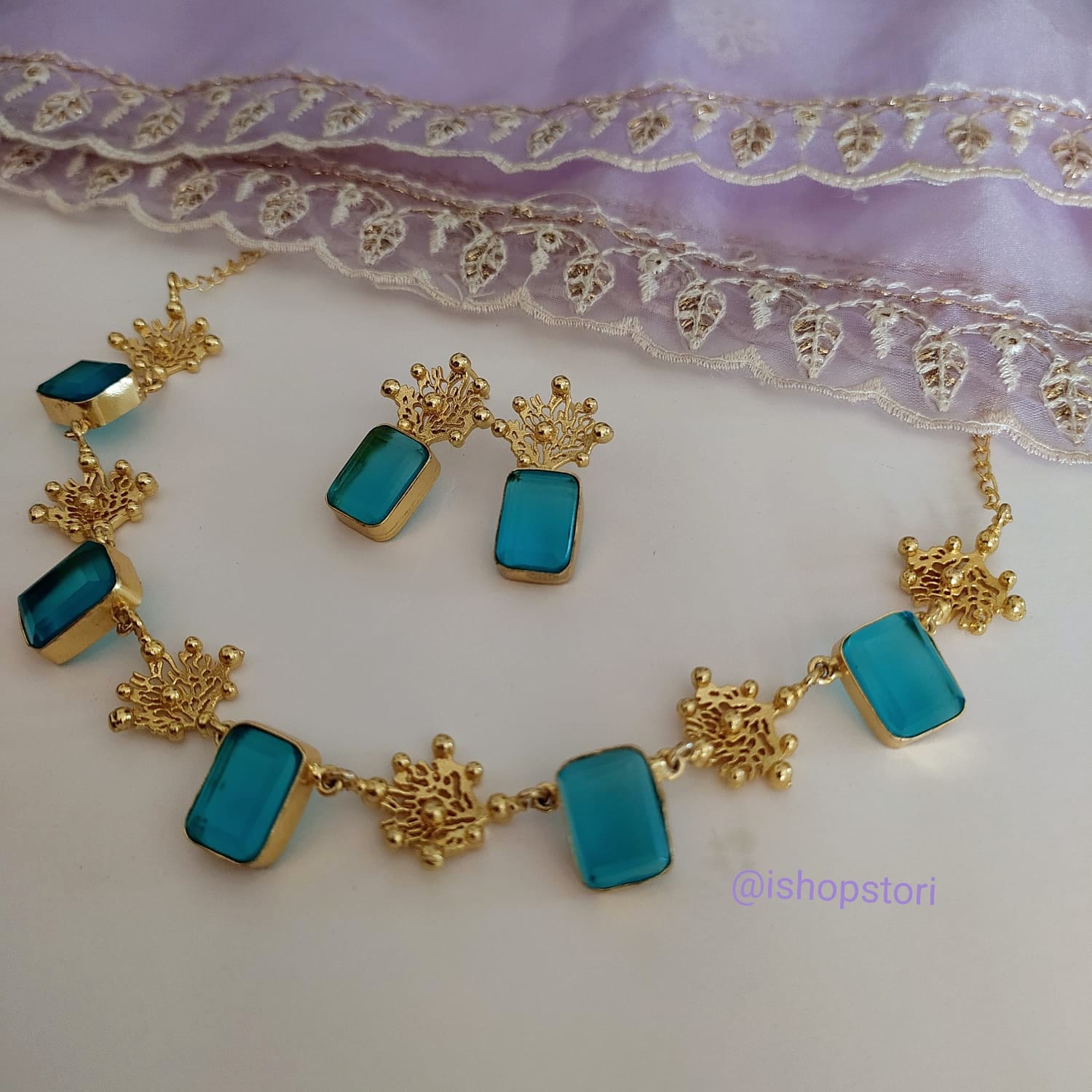 Akshita Single Layer Necklace Set