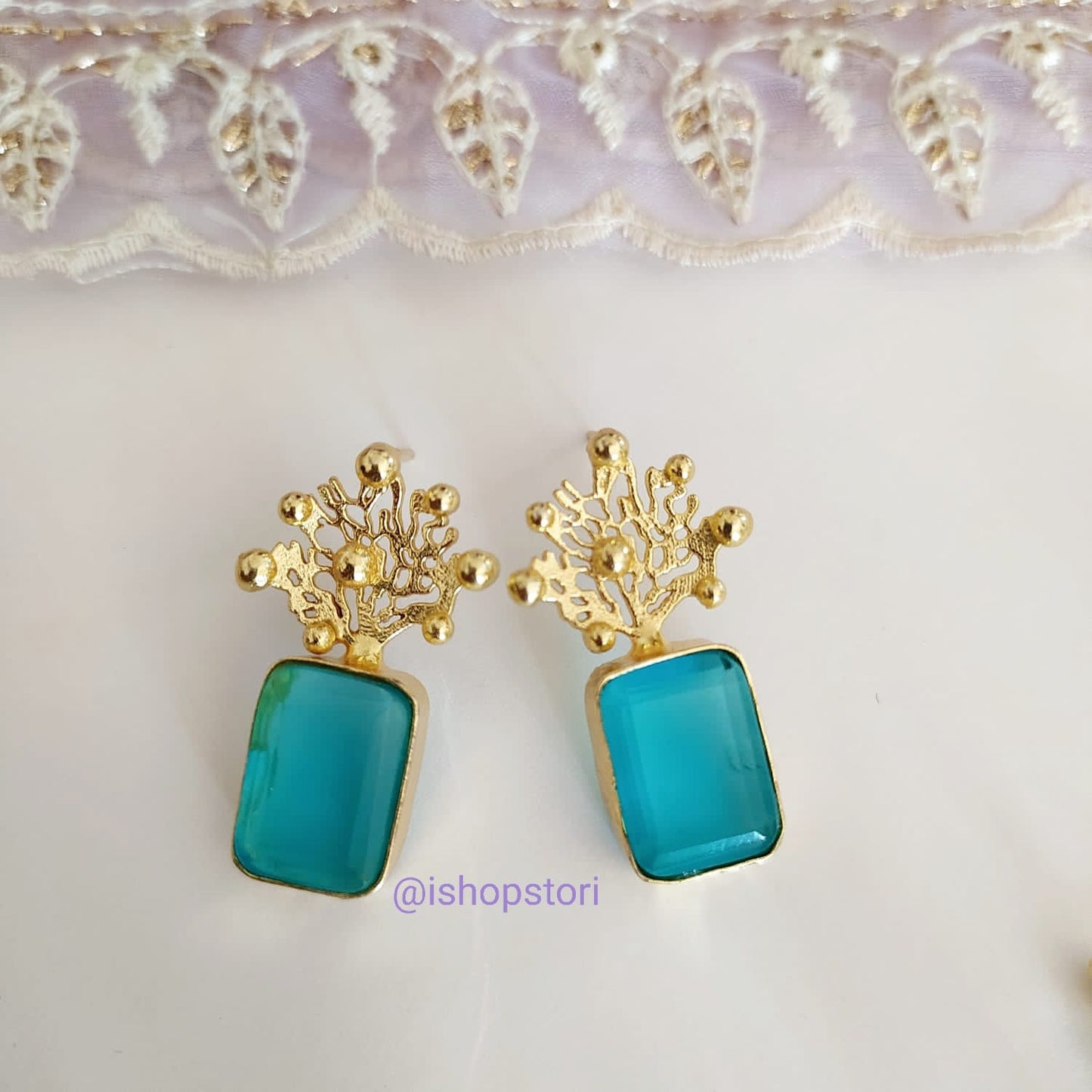 Akshita Glossy Stone Earrings