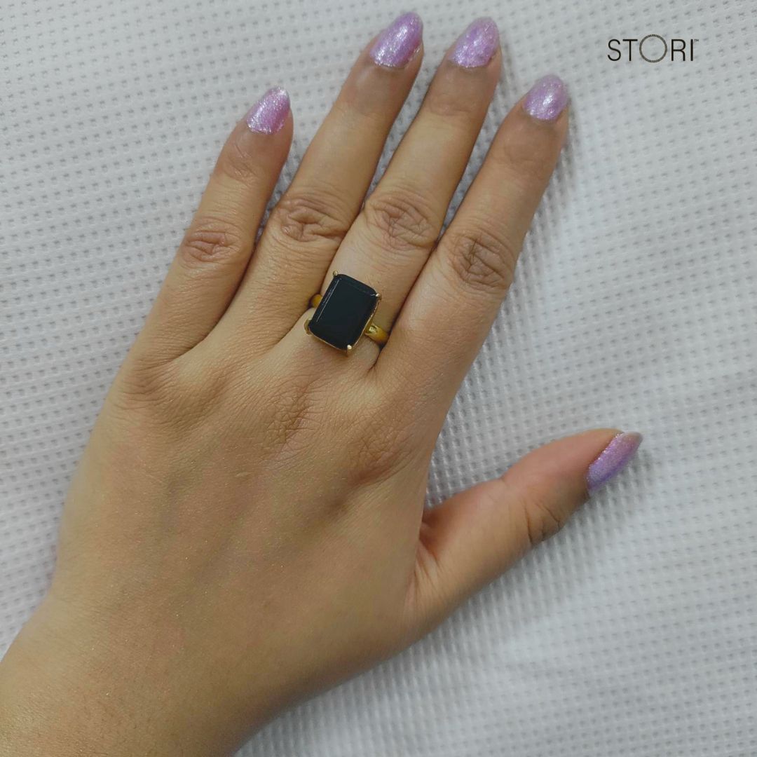 Aarya Rectangle Glossy Stone Clawed Finger Ring