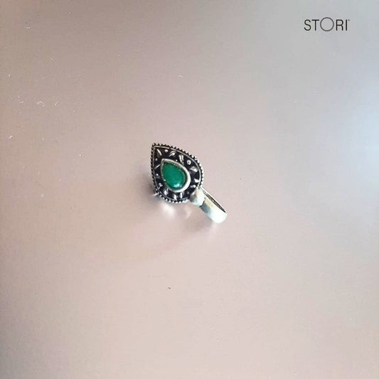 Green Spade Shaped Small Stone Oxidized Clip-on Nosepin