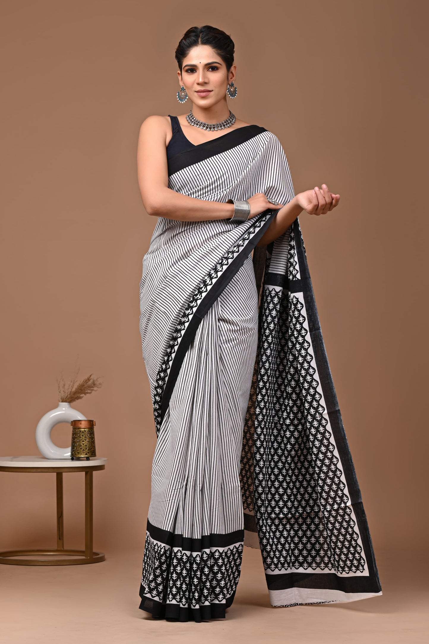 Buy Black Cotton Mulmul Saree Online - STORI