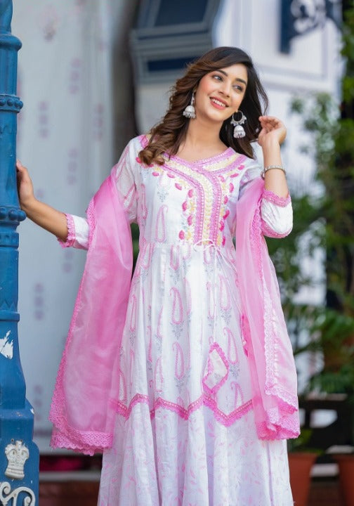 Pink Cotton Floral Embroidered Anarkali Kurti Pant Set With Chiffon Dupatta