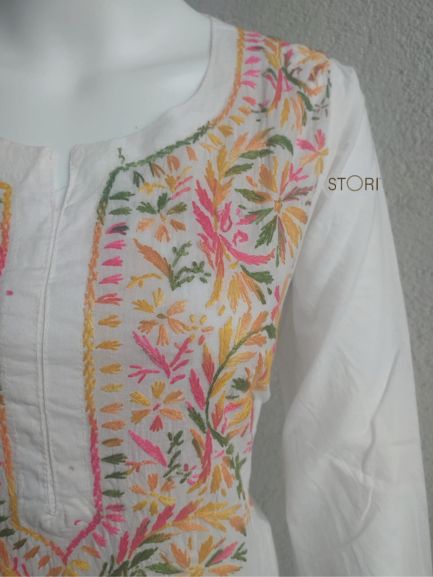 Avanya White Soft Cotton Chikankari Kurti With Multicolor Thread Embroidery