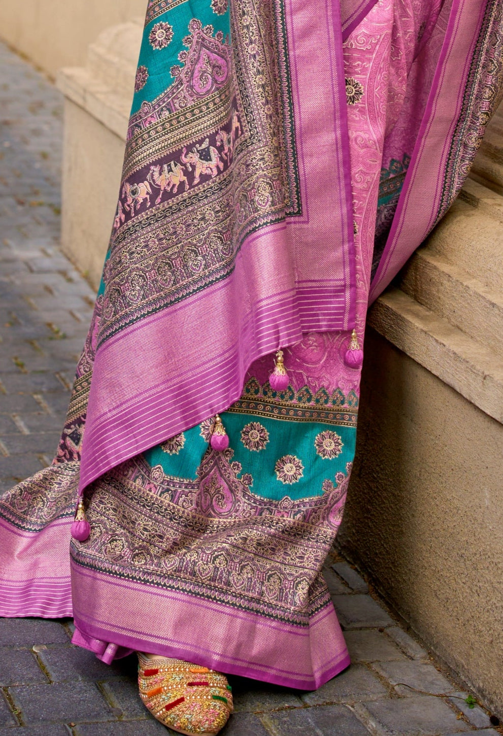 Onion Pink Silk Saree With Exotic Art Printed Border