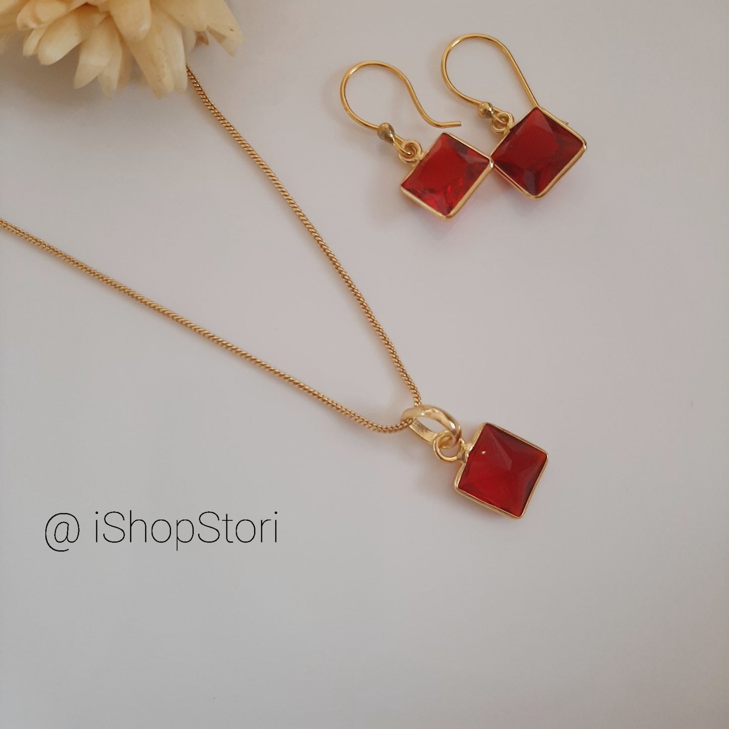 Geetika Glossy Square Stone Neckpiece With Earrings