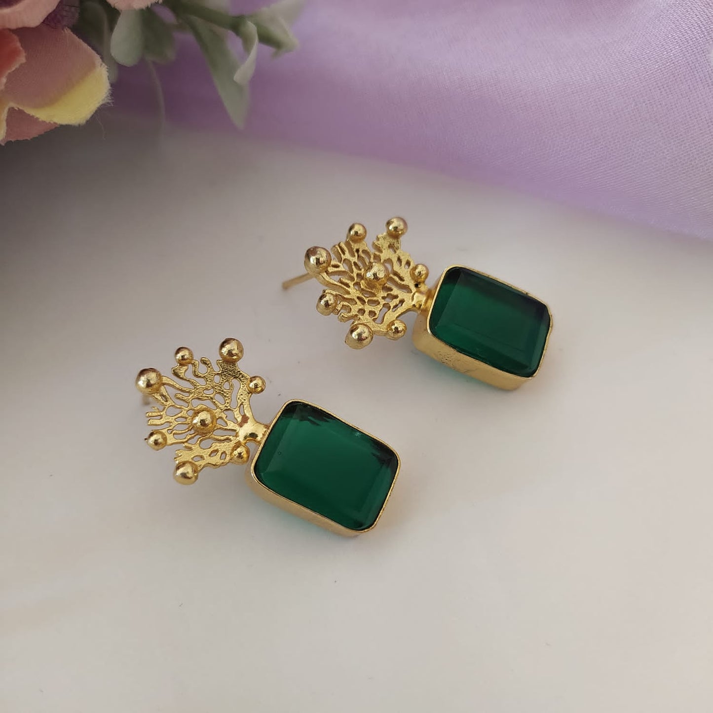 Akshita Glossy Stone Earrings