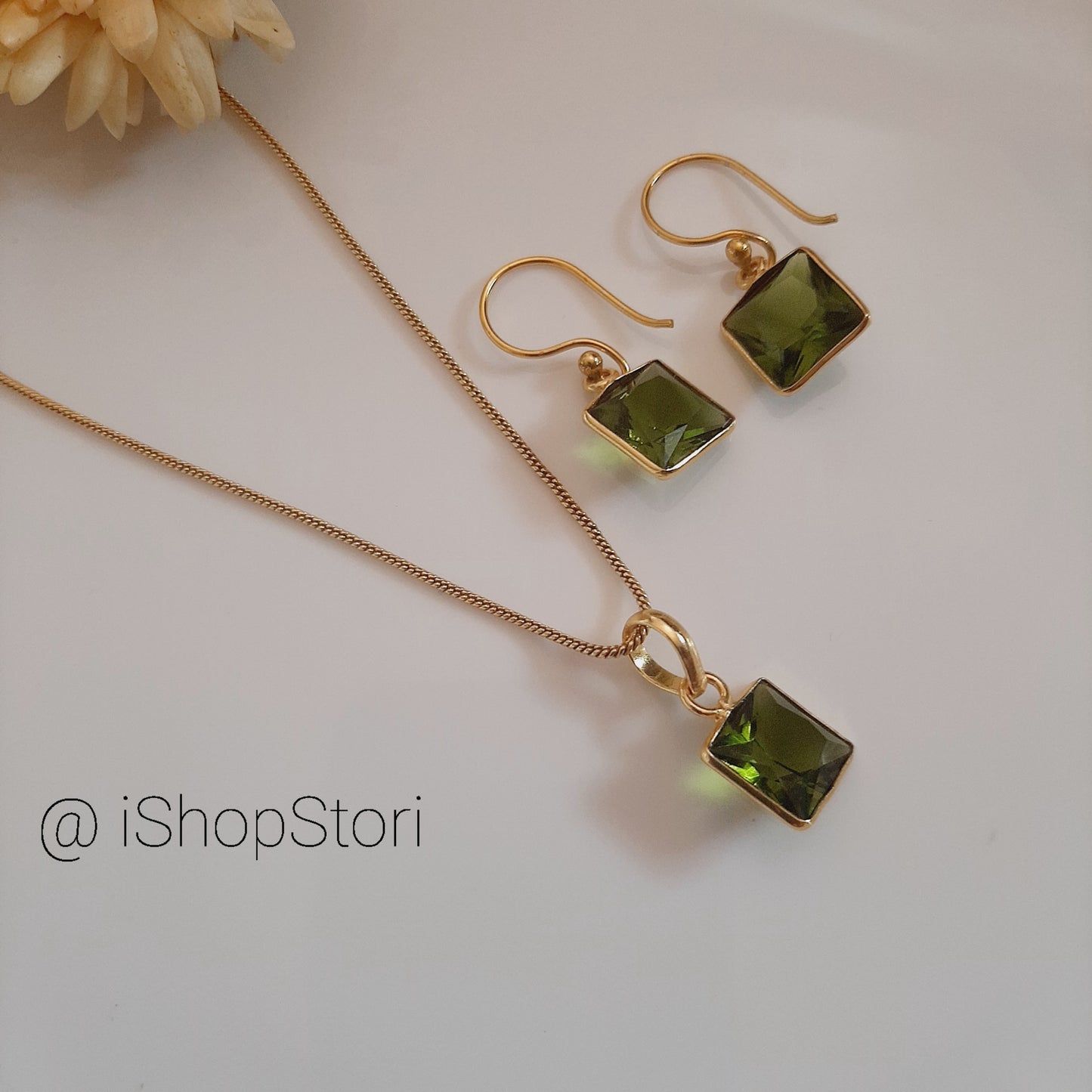 Glossy square stone necklace set with matching earrings.