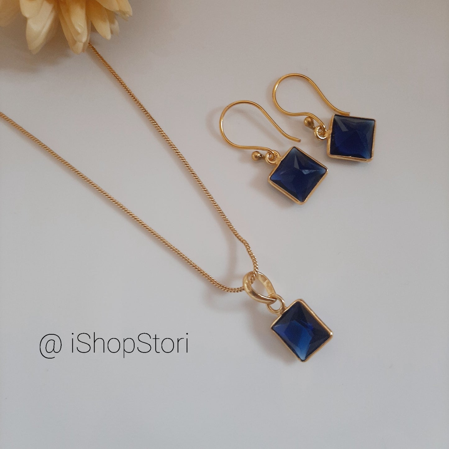 Geetika Glossy Square Stone Neckpiece With Earrings