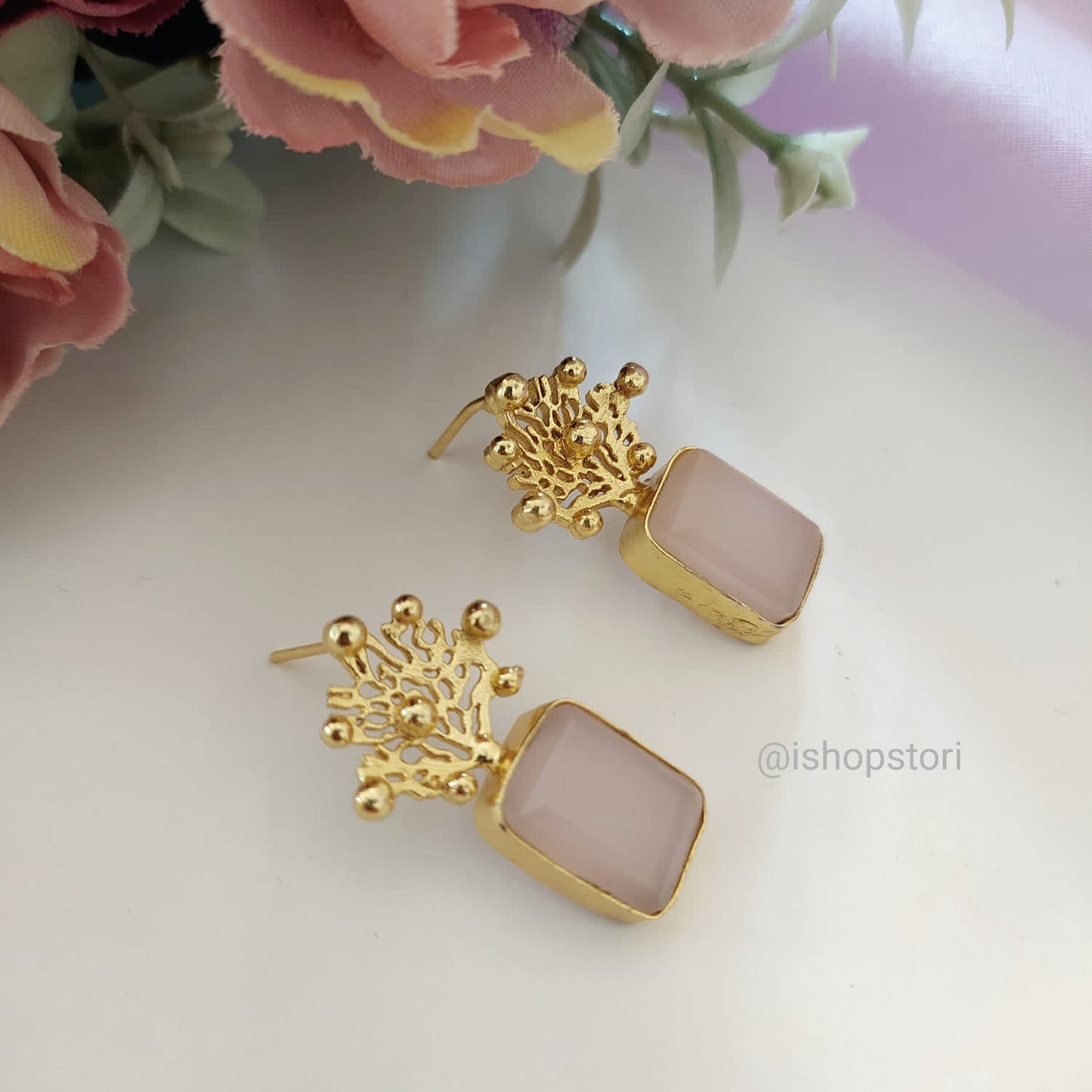 Akshita Glossy Stone Earrings