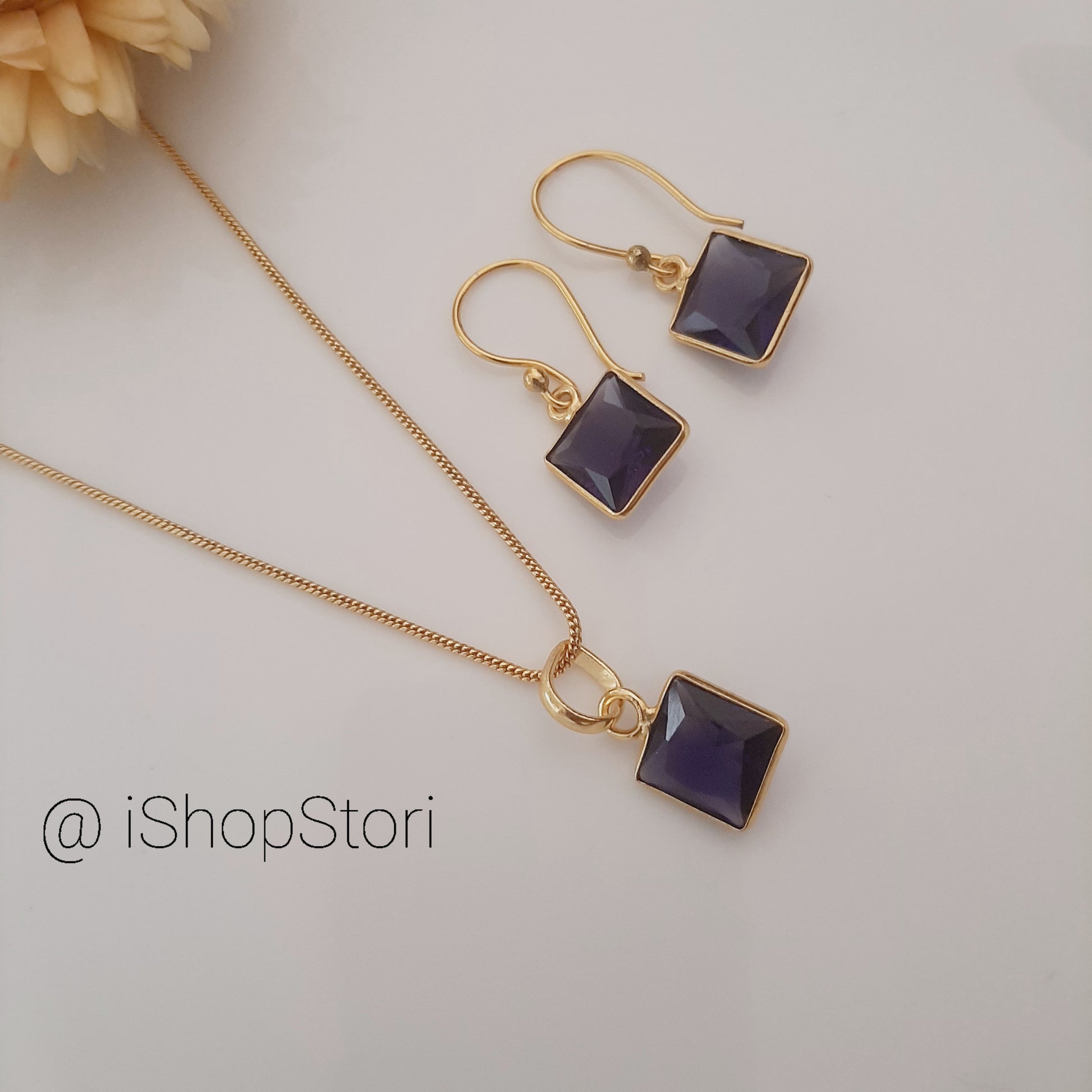 Geetika Glossy Square Stone Neckpiece With Earrings