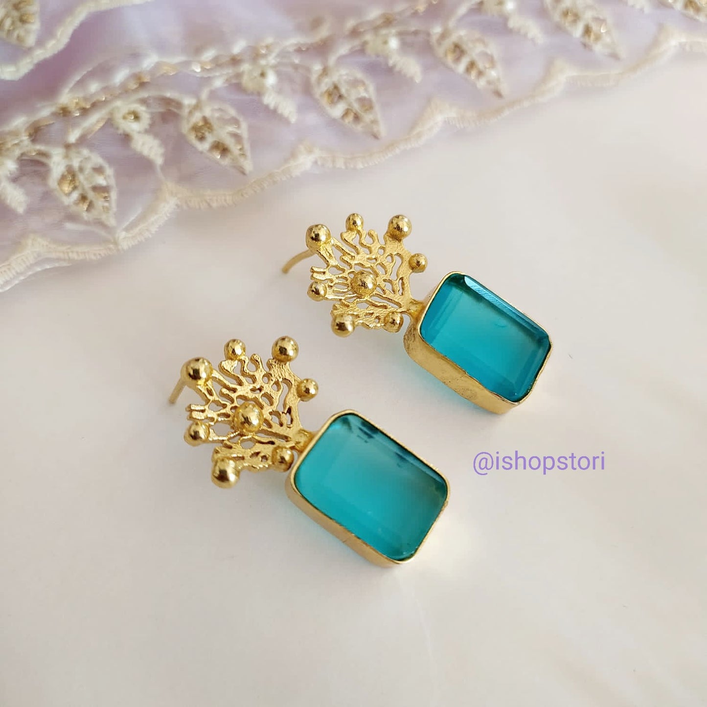 Akshita Glossy Stone Earrings