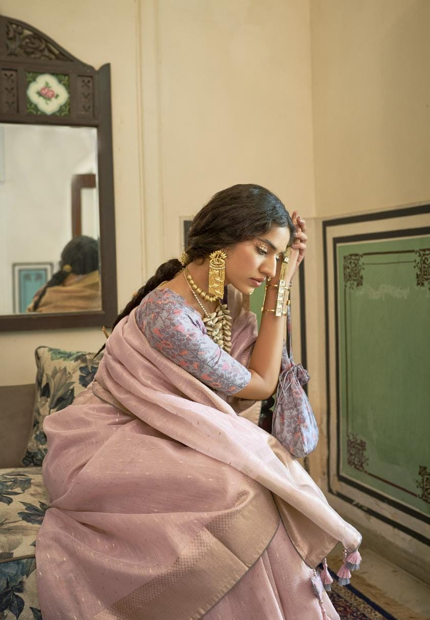 Velvet Blouses For Kanjeevaram Sarees: A Perfect Match For Winter Weddings  | WedMeGood