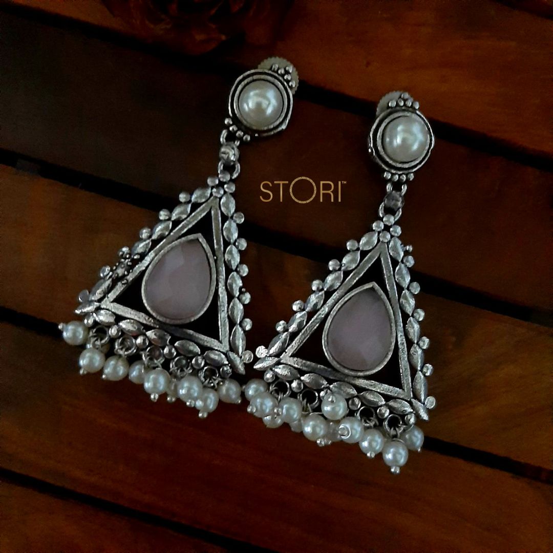 Tribhuj Monalisa Stone Silver Look Alike Oxidised Earrings