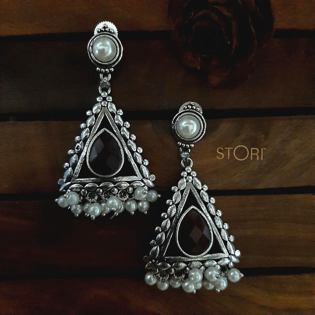 Tribhuj Monalisa Stone Silver Look Alike Oxidised Earrings