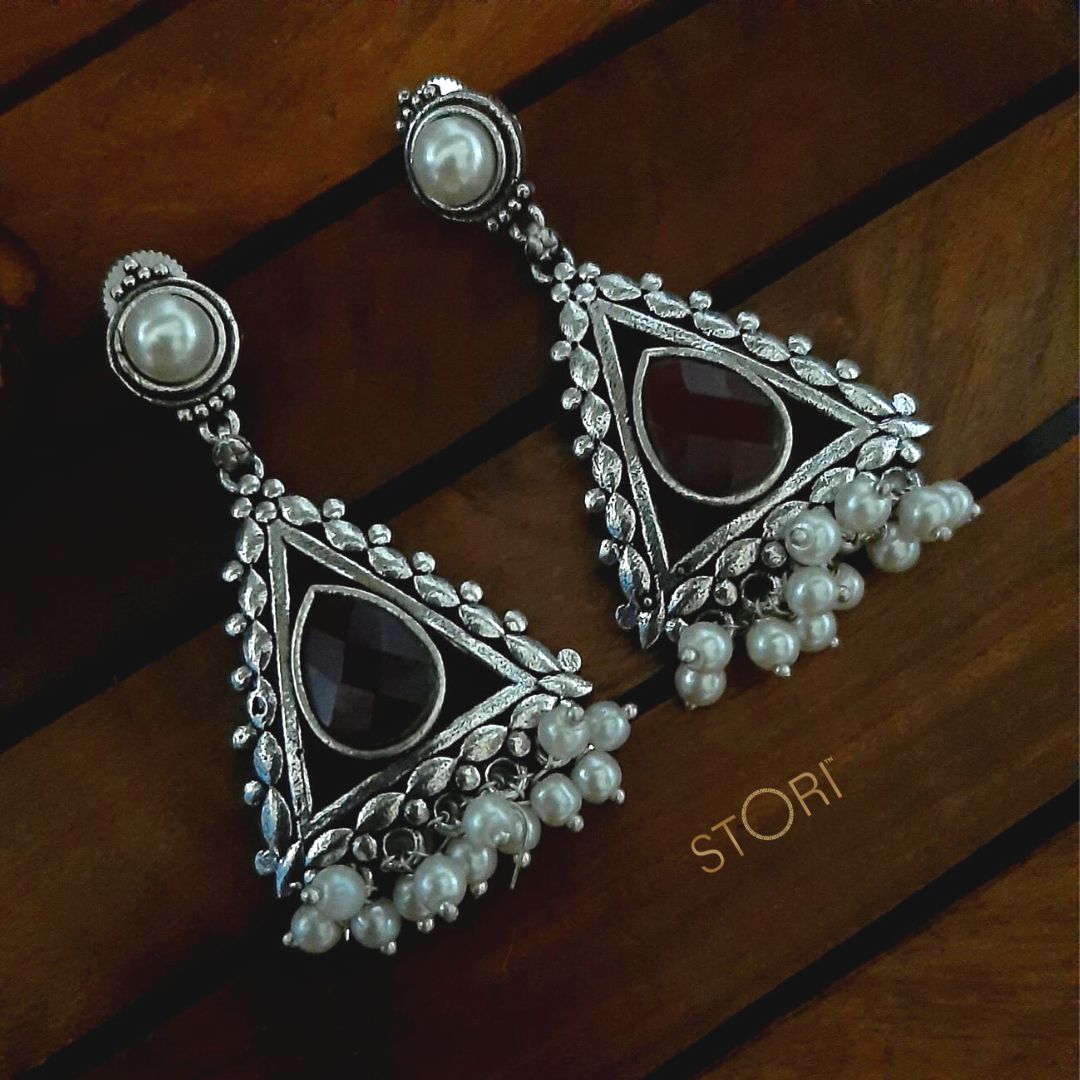 Tribhuj Monalisa Stone Silver Look Alike Oxidised Earrings