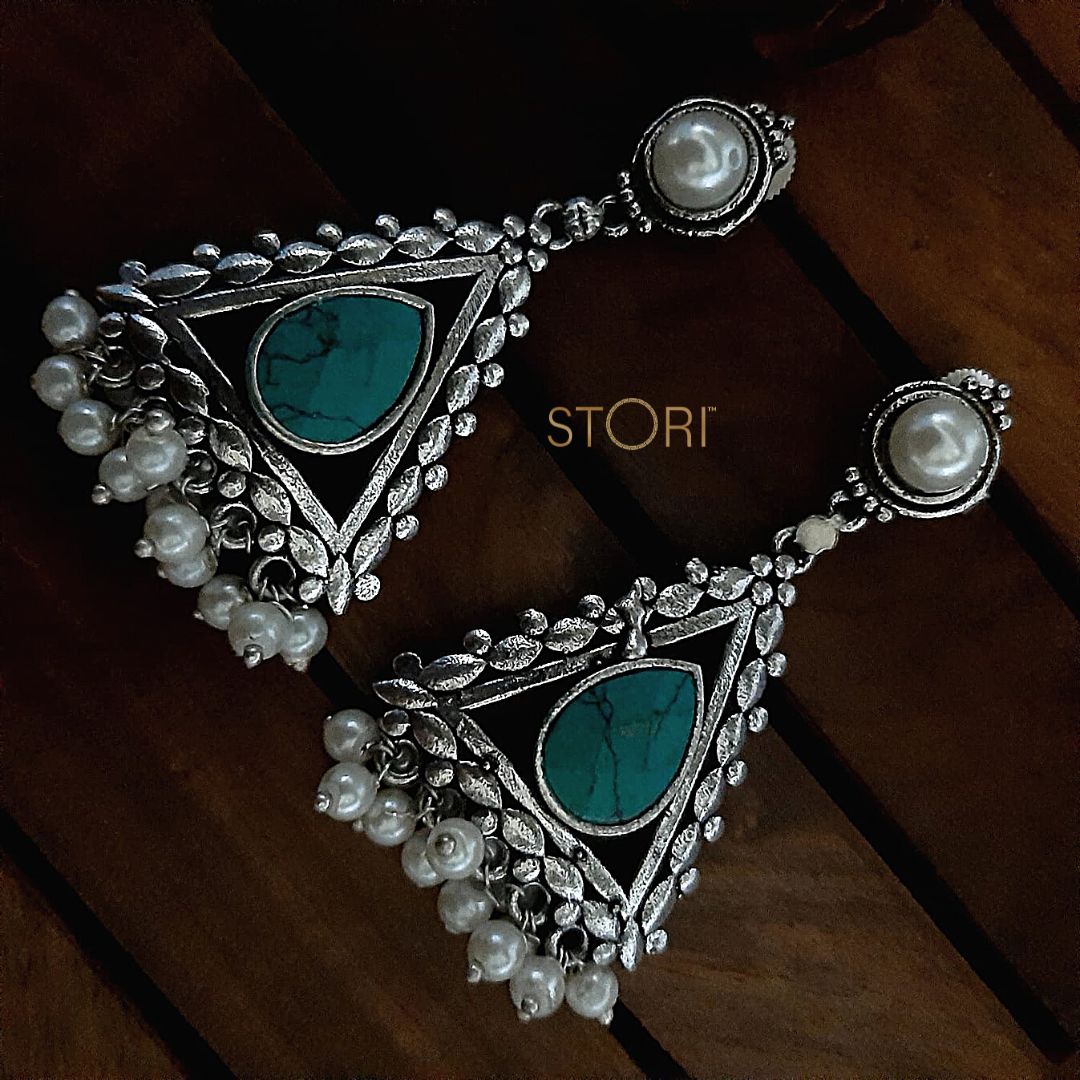 Tribhuj Monalisa Stone Silver Look Alike Oxidised Earrings