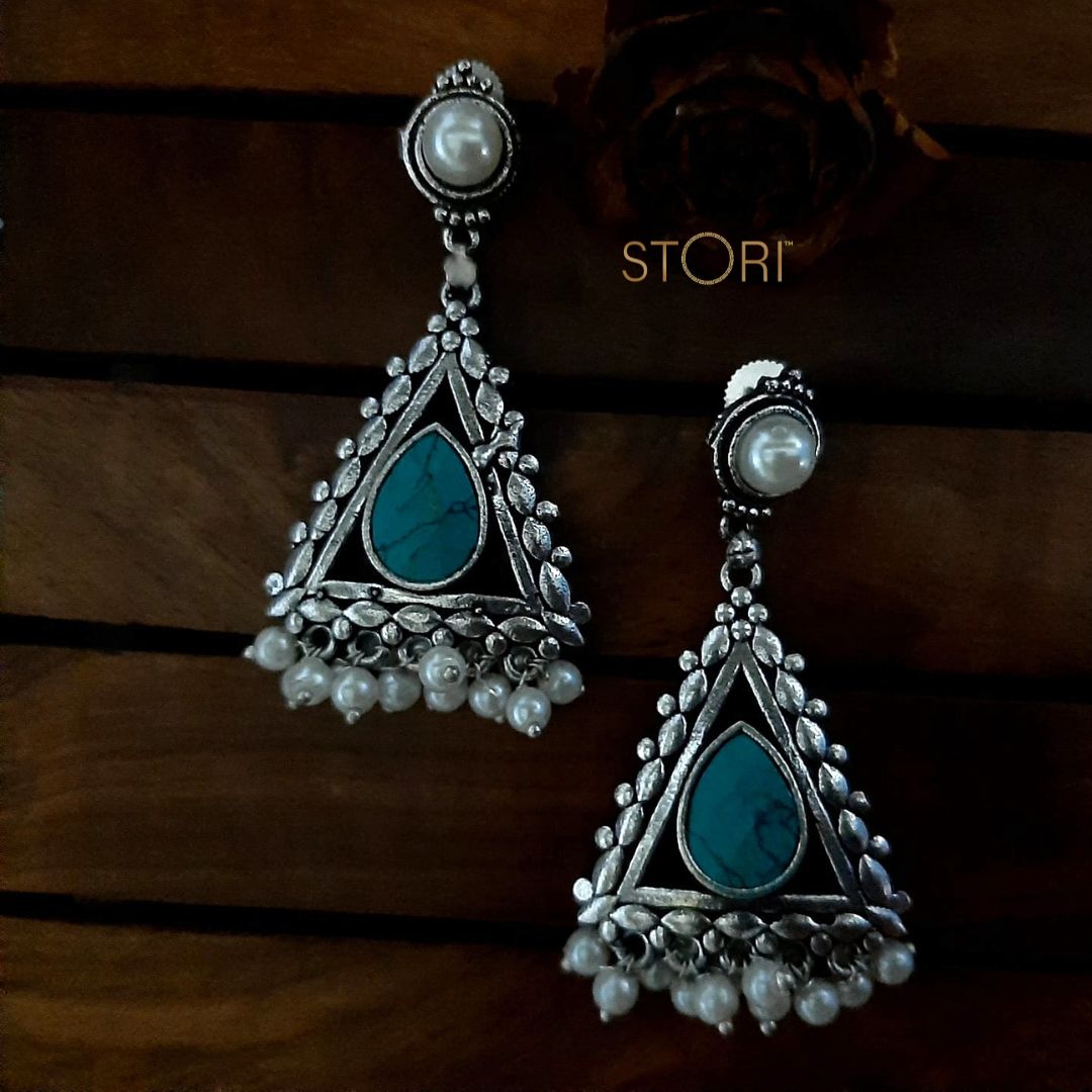 Tribhuj Monalisa Stone Silver Look Alike Oxidised Earrings