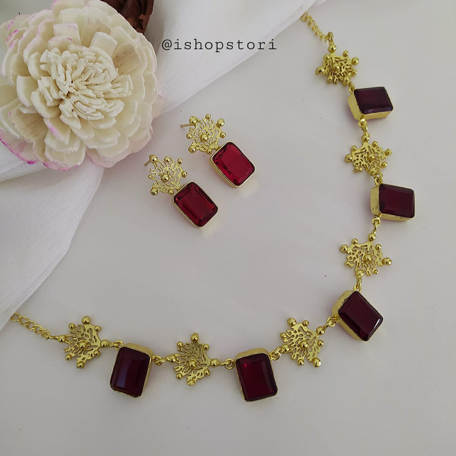 Akshita Single Layer Necklace Set