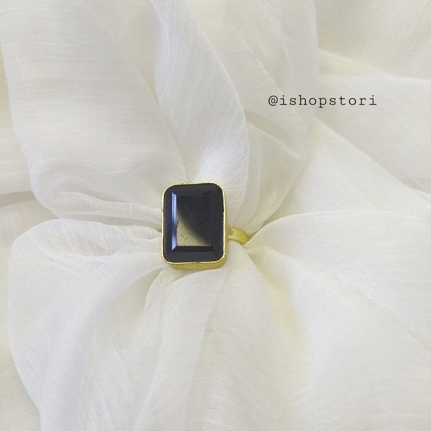 Avani Rectangle Single Stone Glossy Finger Ring