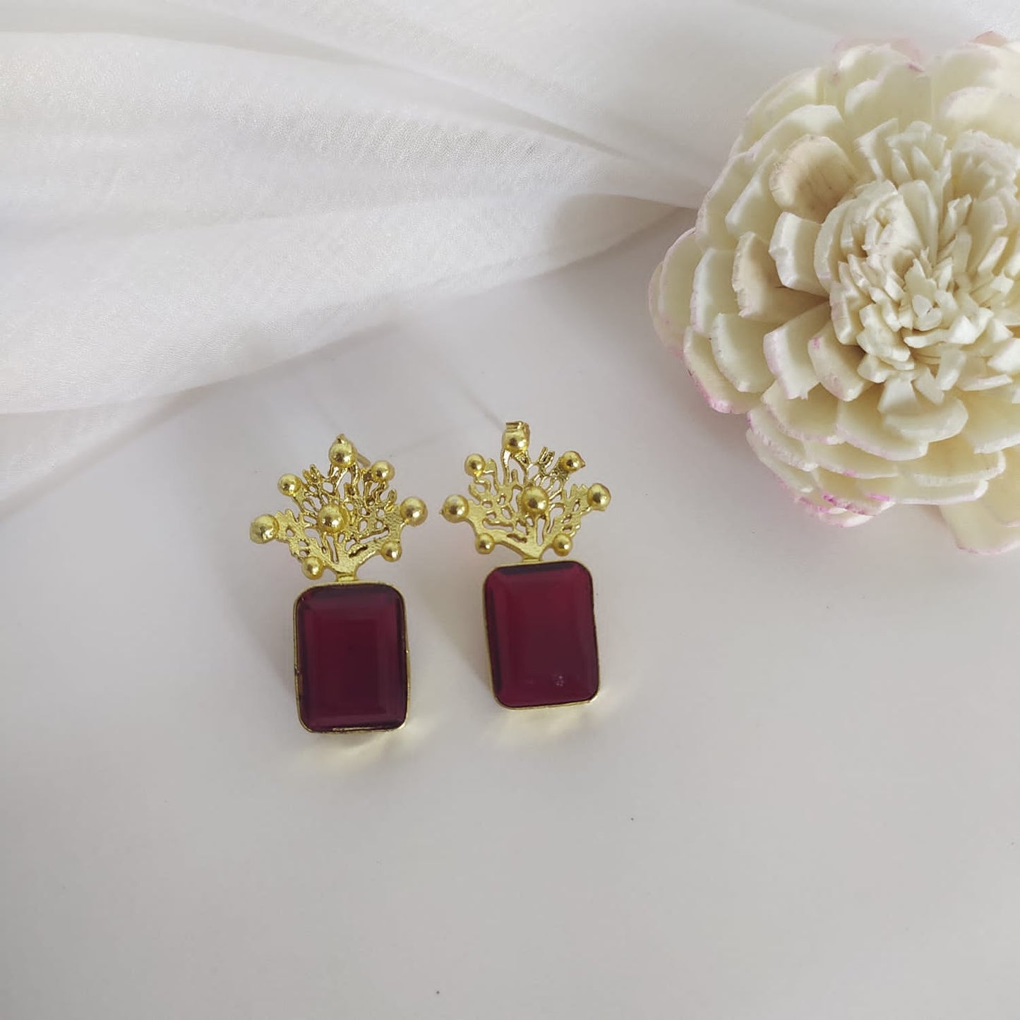 Akshita Glossy Stone Earrings