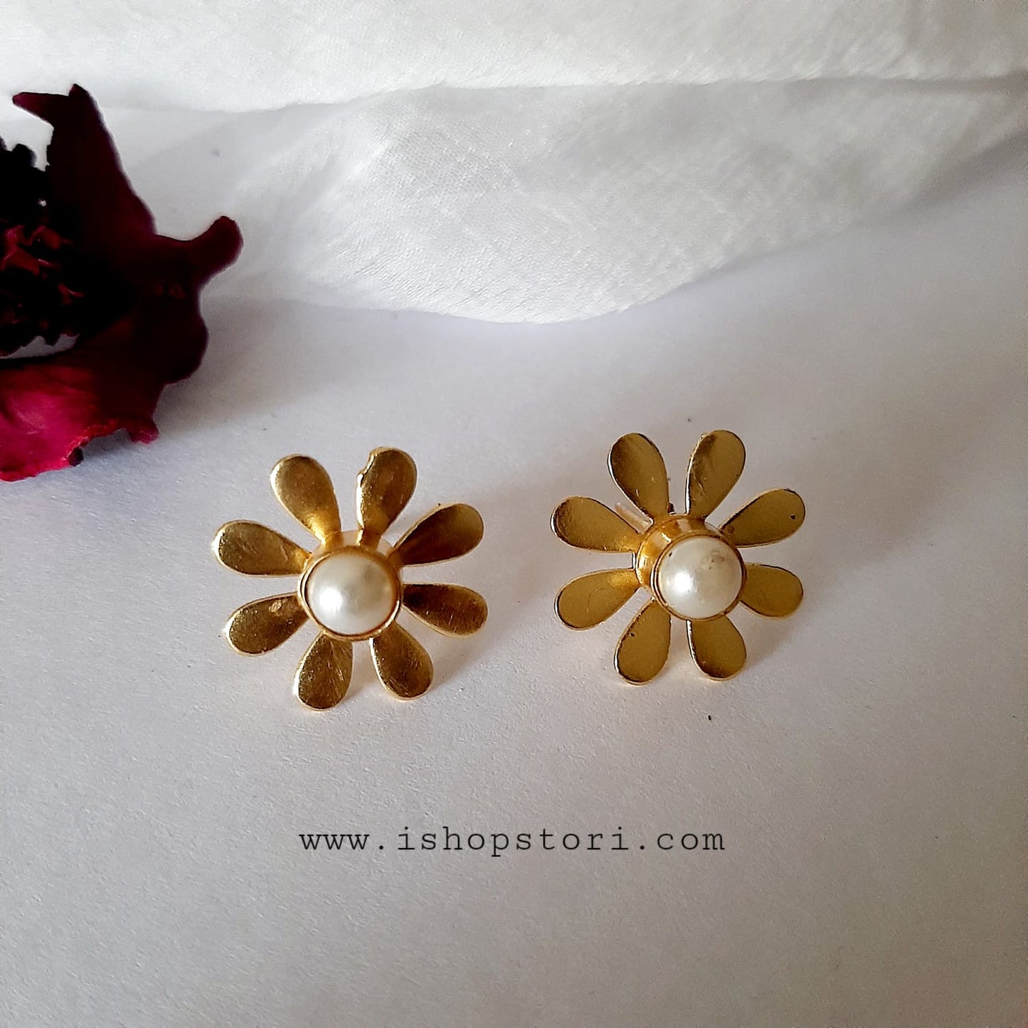 Flores Single Flower Golden Earrings