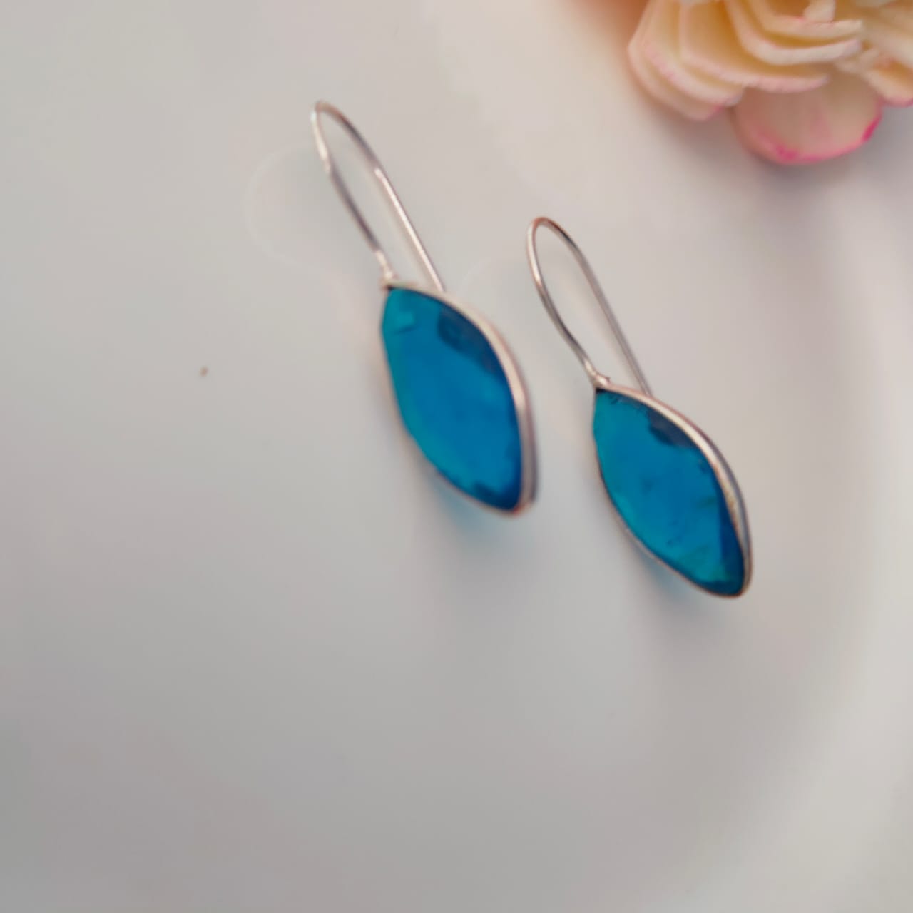 Arlin Teardrop Shaped Earring